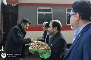 استقبال از زائرین بارگاه منور رضوی در راه&zwnj;آهن مشهد