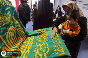 حضور خدام حرم مطهر رضوی در بیمارستان اکبر