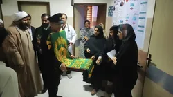 عیادت خدام حرم رضوی از بیماران بیمارستان آیت‌الله هاشمی رفسنجانی ریگان در قالب کاروان «زیر سایه خورشید»/ گزارش تصویری