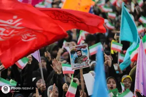 تجمع دختران انقلابی مشهد در عرصه میدان شهدا