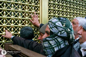 تشرف ٣٠٠ زائر اولی به حرم مطهر رضوی