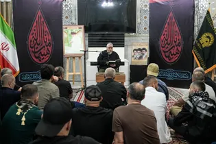 زائران روسیه، قزاقستان و ازبکستان در حرم رضوی؛ زیارت همراه با روایت مکتب رهبر شهید انقلاب