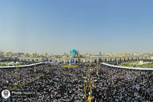 قرائت دعای پرفیض عرفه در حرم مطهر رضوی
