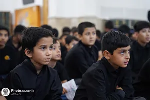 عزاداری نوجوانان اردو زبان در حرم مطهر رضوی