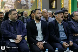 اهدای نشان طلای علمی رضا شریفیان به موزه آستان قدس رضوی