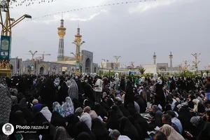قرائت دعای پرفیض عرفه در حرم مطهر رضوی