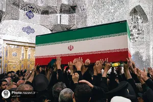 طواف پیکر رهبر شهید
