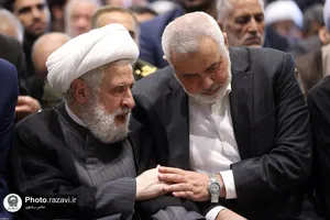 اقامه نماز رهبر انقلاب بر پیکر رئیس&zwnj;جمهور شهید و همراهان گرامی ایشان
