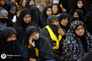 عزاداری زائرین غیر ایرانی در حرم مطهر رضوی