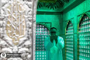 غبارروبی ضریح مطهر حضرت رضا علیه&zwnj;السلام در آستانه دهه کرامت