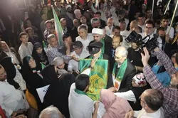 سمنان زیر باران نور؛ کاروان «زیر سایه خورشید» شهر را متبرک کرد/فیلم