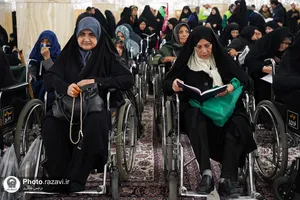 تشرف گروهی زائرین توان&zwnj;یاب به حرم مطهر رضوی