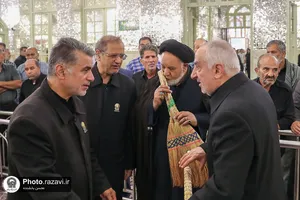آیین جاروکشی خدام حرم مطهر رضوی