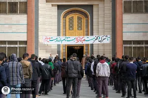 نواختن زنگ انقلاب در دبیرستان پسرانه علوم و معارف اسلامی امام رضا(علیه&zwnj;السلام)