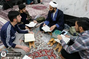 وداع پسران نوجوان معتکف رمضانیه در حرم مطهر رضوی