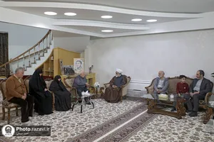 دیدار تولیت آستان قدس رضوی با خانواده&zwnj;ی شهدا