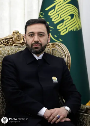 تصاویری از شهید مالک رحمتی در حرم مطهر رضوی
