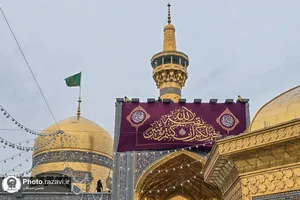 نصب کتیبه&zwnj;های نیمه شعبان در حرم مطهر رضوی