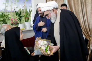دیدار تولیت آستان قدس رضوی با خانواده شهدا و جانبازان در سرخس