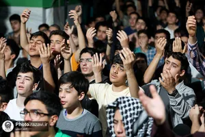 وداع پسران نوجوان معتکف رمضانیه در حرم مطهر رضوی