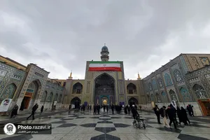 نصب پرچم جمهوری اسلامی ایران در حرم مطهر رضوی