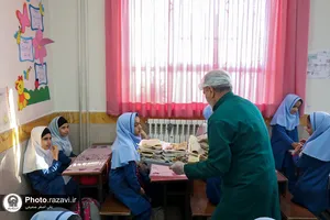 توزیع صبحانه گرم در دبستان دخترانه شهید عامل مشهد