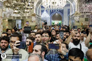 گل آرایی ضریح مطهر حضرت معصومه سلام الله علیها در آغاز دهه کرامت