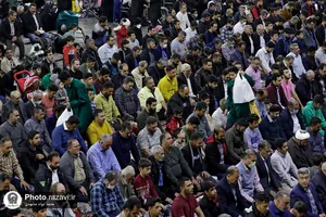بسته&zwnj;بندی و توزیع افطاری سبک در حرم مطهر رضوی