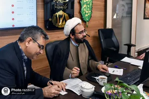 پاسخگویی تلفنی مدیر توسعه وقف و مشارکت های اجتماعی آستان قدس رضوی به مخاطبان سامانه ١٣٨