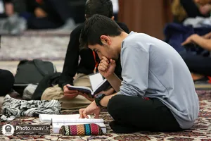 اعتکاف 1000 دهه هشتادی در حرم مطهر رضوی