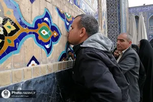 تشرف جمعی از نابینایان به حرم مطهر رضوی