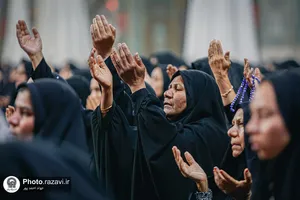 حرم مطهر رضوی در شب تاسوعای حسینی