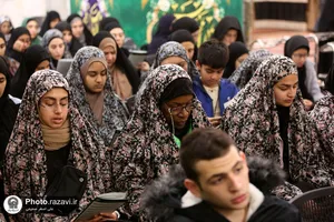 تشرف جمعی از زائرین غیر ایرانی به حرم مطهر رضوی