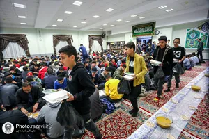 سفره افطاری دانش آموزان دبیرستان امام رضا(علیه&zwnj;السلام)