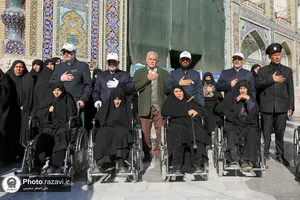 تشرف جمعی از مادران و همسران شهدا به حرم مطهر رضوی