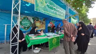 خدمت‌رسانی خادم‌یاران رضوی به نمازگزاران در مصلی کرج