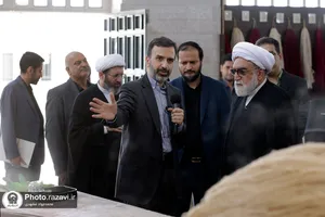بازدید تولیت آستان قدس رضوی از روند بافت فرش&zwnj;های رواق امیرالمؤمنین علیه&zwnj;السلام
