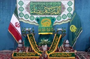 بزم شادی میلاد کریم اهل&zwnj;بیت (ع) به میزبانی خادمین حامل پرچم متبرک رضوی در اراک / گزارش تصویری