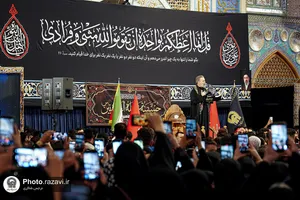 عزاداری زائران عرب&zwnj;زبان در حرم مطهر رضوی

