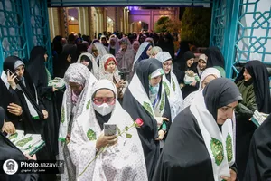 تشرف بانوان مهمان جشنواره &laquo;رسانه خورشید&raquo; به حرم مطهر رضوی