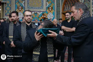بدرقه خادمین اربعین حسینی در حرم مطهر رضوی
