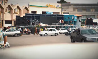 آماده سازی خیابان امام رضا (ع) برای برگزاری جشن میلاد سلطان ایران