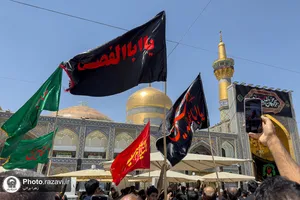 ارادت عزاداران حسینی در حرم رضوی