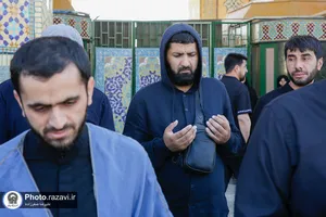 تشرف زائران قزاقستانی به حرم مطهر رضوی