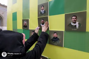 حضور شرکت کنندگان رویداد هنری &laquo;پرچم بر زمین نمی&zwnj;افتد&raquo; در صحن قدس