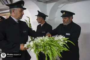 غباروبی مزار شهدای حرم مطهر رضوی