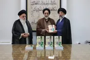 اهدای کتاب ۴ جلدی کلام نفیس با محوریت نهج‌البلاغه به کتابخانه رضوی