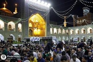 بسته&zwnj;بندی و توزیع افطاری سبک در حرم مطهر رضوی