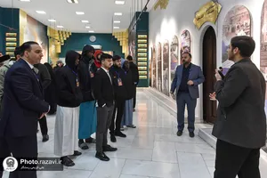 بازدید شرکت کنندگان چهل و یکمین دوره مسابقات بین المللی قرآن کریم از نمایشگاه رواق خدمت