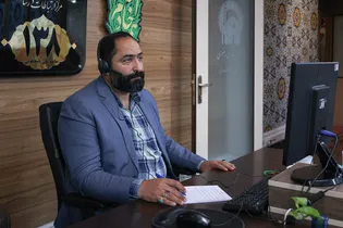 پاسخگویی تلفنی سرپرست معاونت خدمات زائرین حرم مطهر رضوی به مخاطبان سامانه ۱۳۸